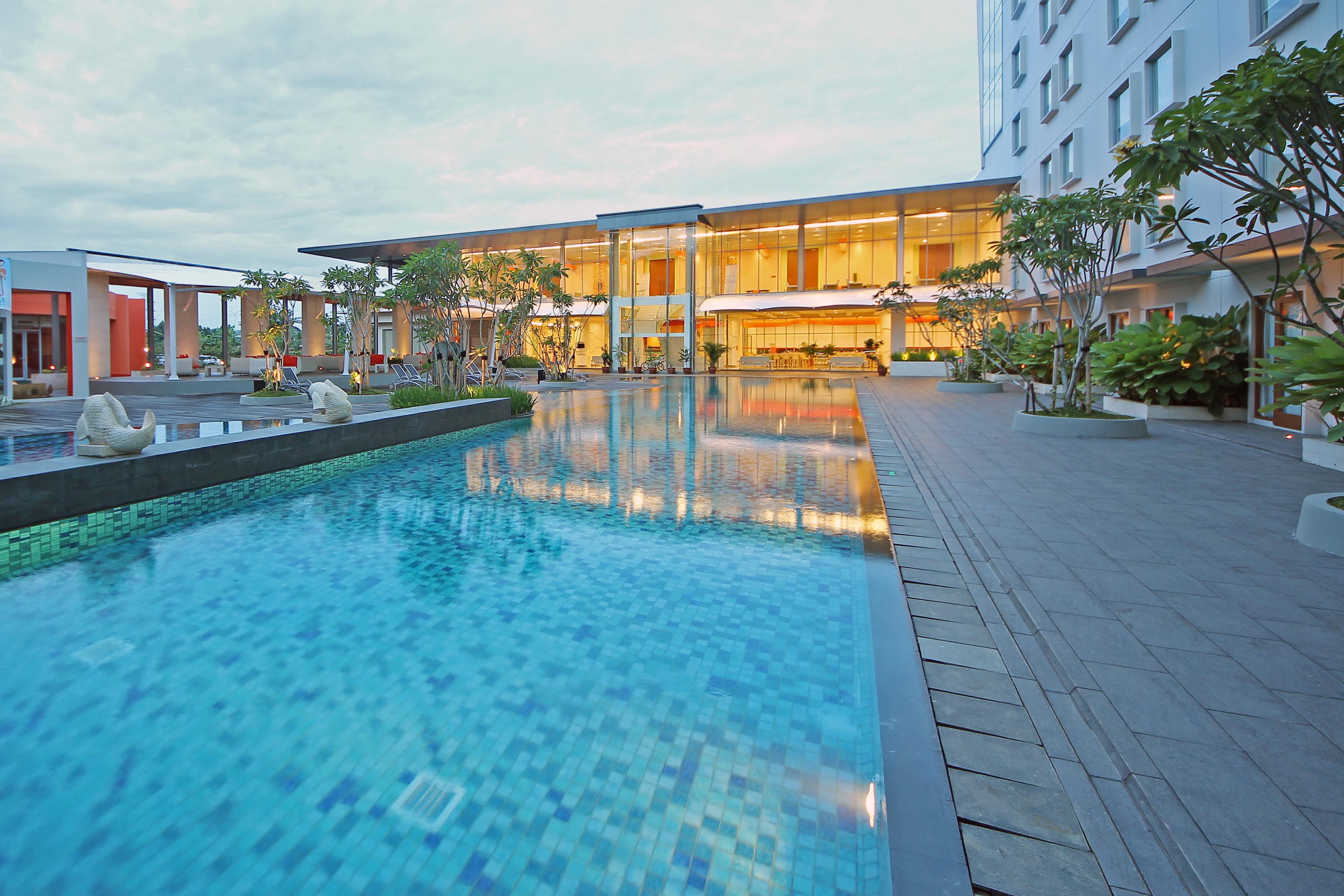 Harris Hotel Sentul City Bogor Exterior foto