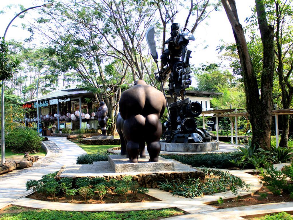Harris Hotel Sentul City Bogor Exterior foto