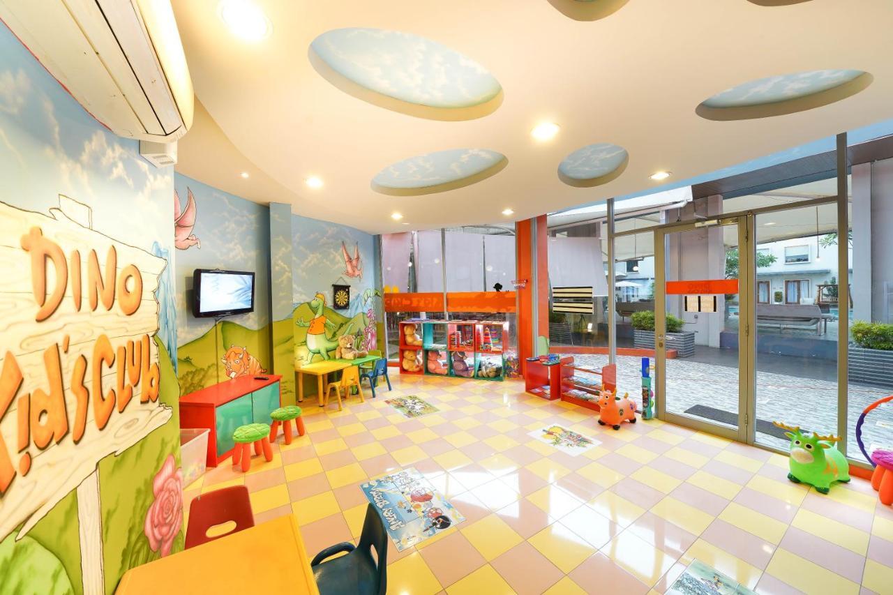 Harris Hotel Sentul City Bogor Exterior foto