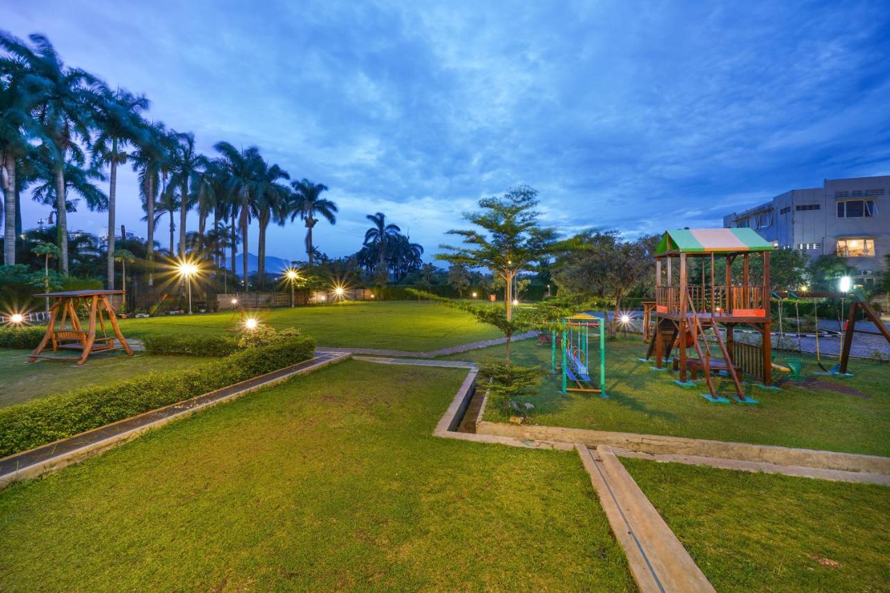 Harris Hotel Sentul City Bogor Exterior foto