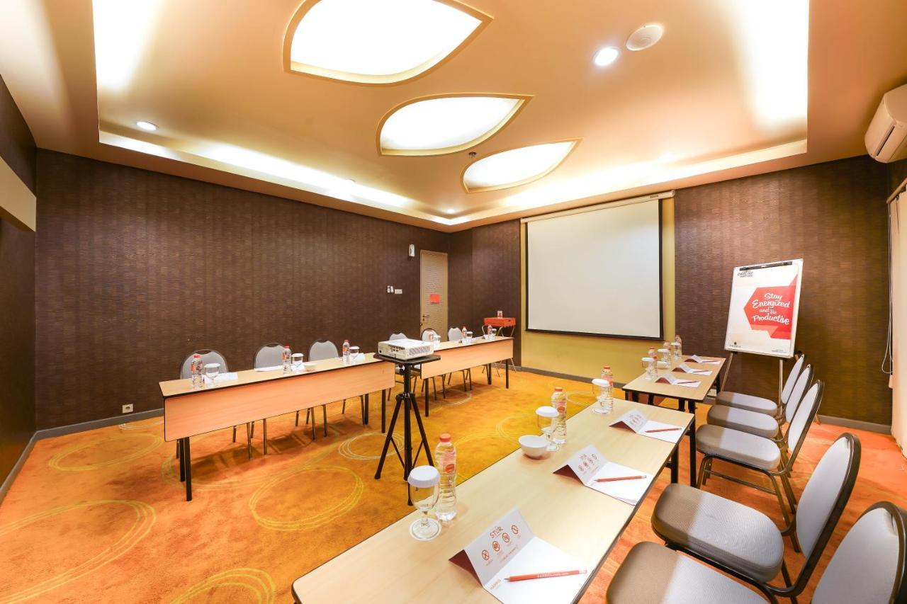 Harris Hotel Sentul City Bogor Exterior foto
