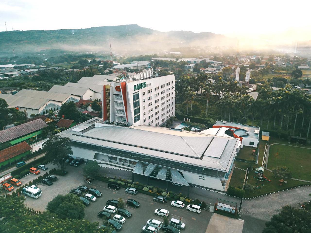 Harris Hotel Sentul City Bogor Exterior foto